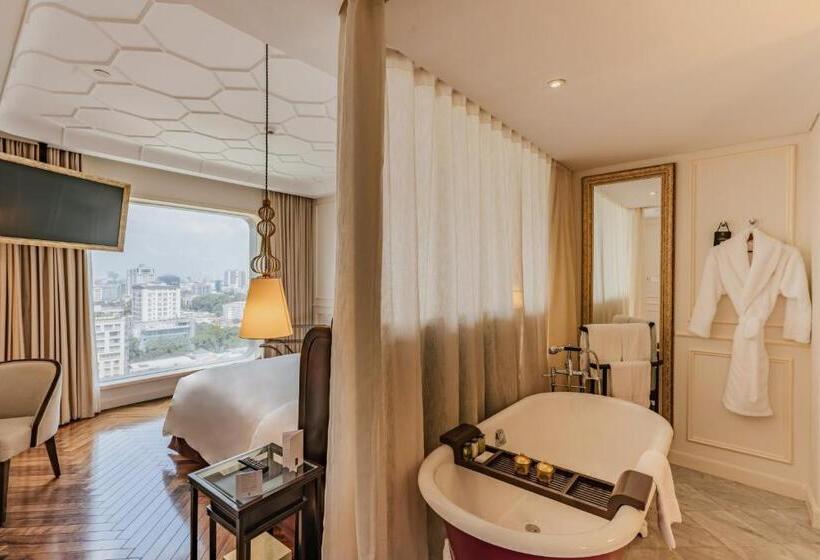 اتاق لوکس با تخت بزرگ, Des Arts Saigon Mgallery Collection