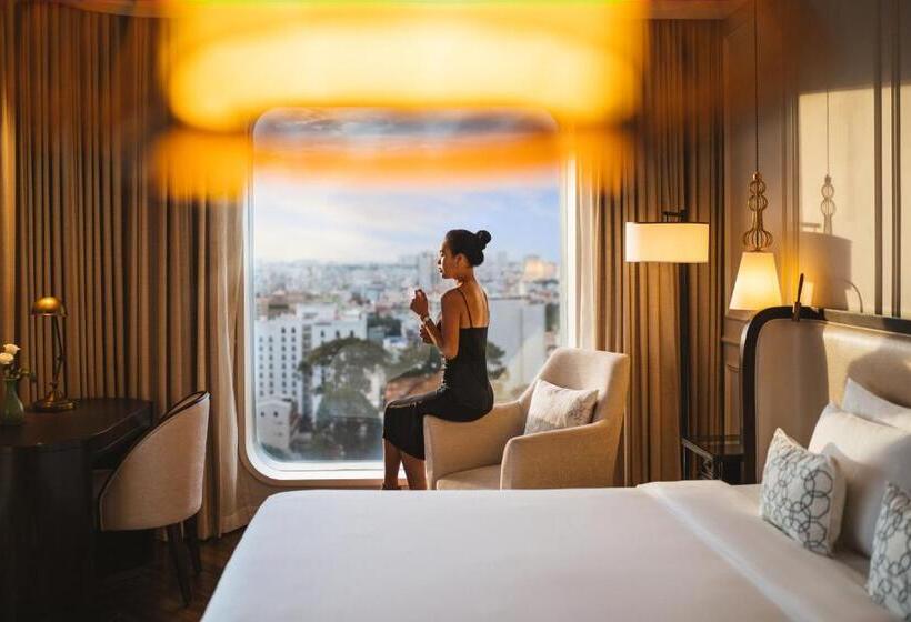 اتاق لوکس با تخت بزرگ, Des Arts Saigon Mgallery Collection