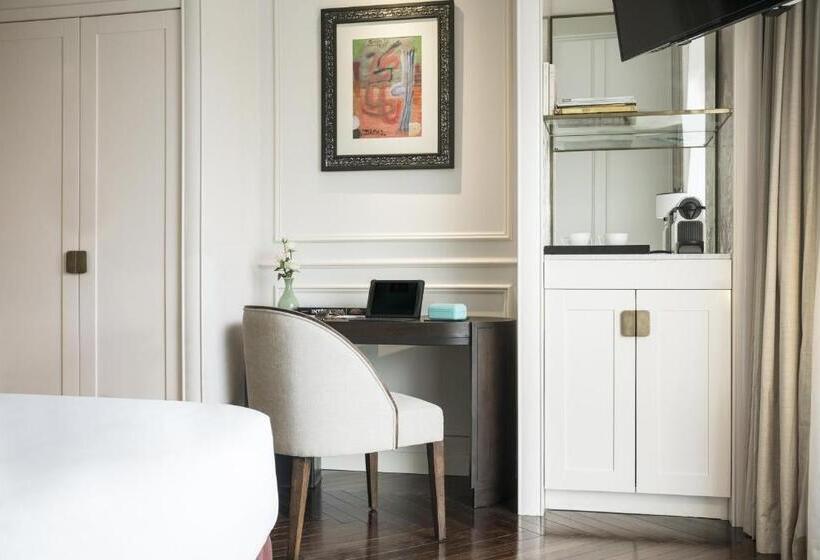 اتاق اجرایی با تخت بزرگ, Des Arts Saigon Mgallery Collection