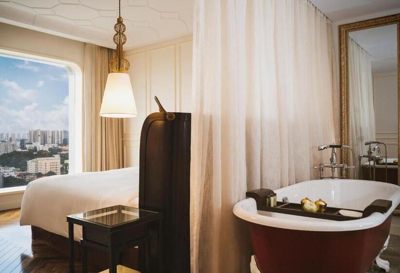 اتاق اجرایی با تخت بزرگ, Des Arts Saigon Mgallery Collection