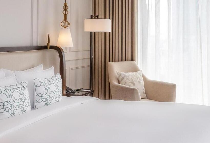 اتاق دلوکس با تخت کینگ و چشمانداز شهر, Des Arts Saigon Mgallery Collection