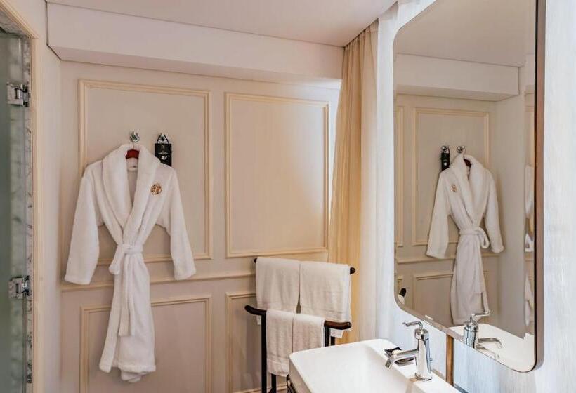 اتاق دلوکس با تخت کینگ و چشمانداز شهر, Des Arts Saigon Mgallery Collection