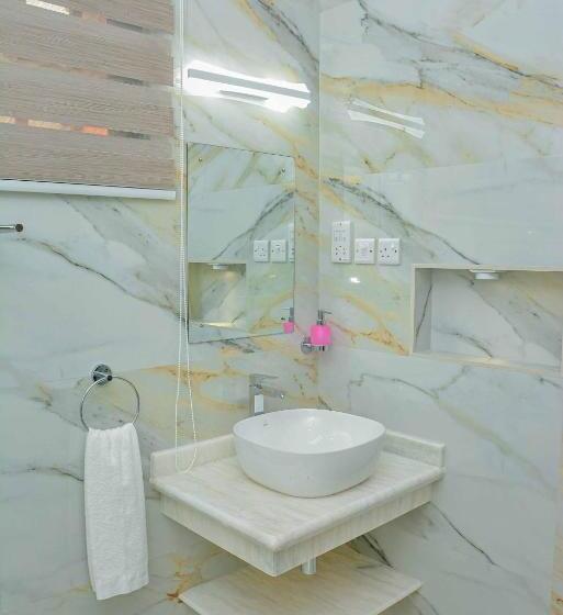 جناح مزود بجاكوزى, Best Western Jangwani Sea Breeze Resort