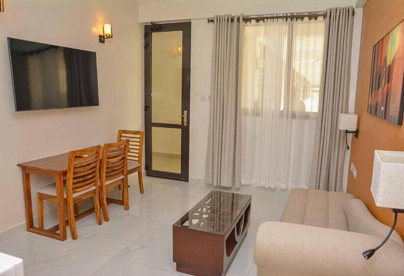 جناح مزود بجاكوزى, Best Western Jangwani Sea Breeze Resort