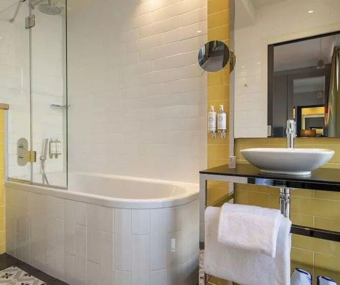スーペリアールーム, Les Matins De Paris & Spa