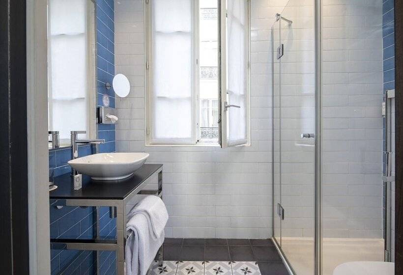 Quarto Executivo, Les Matins De Paris & Spa