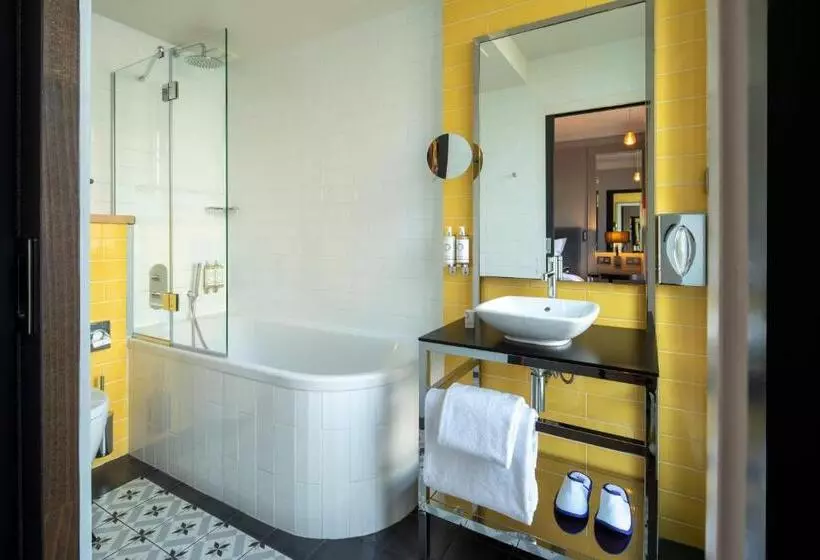 スパアクセス付きのスーペリアルーム, Les Matins De Paris & Spa