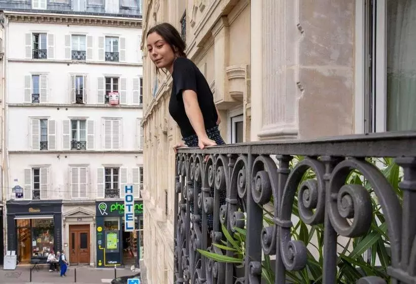 エクゼクティブルーム, Les Matins De Paris & Spa