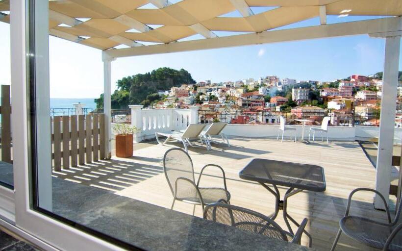 חדר פנטהאוז, San Nectarios