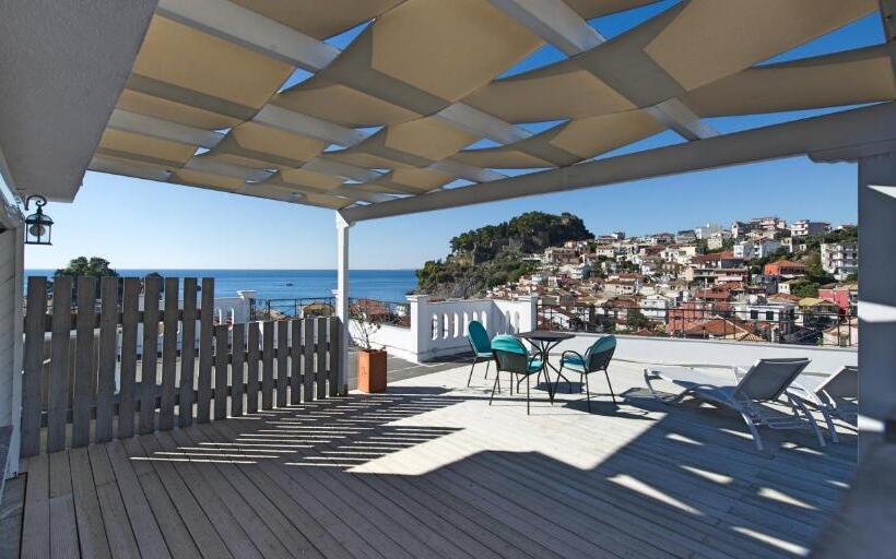 חדר פנטהאוז, San Nectarios