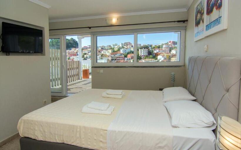 חדר פנטהאוז, San Nectarios