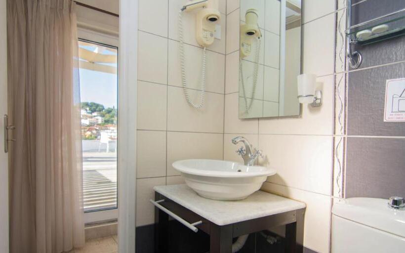 חדר פנטהאוז, San Nectarios