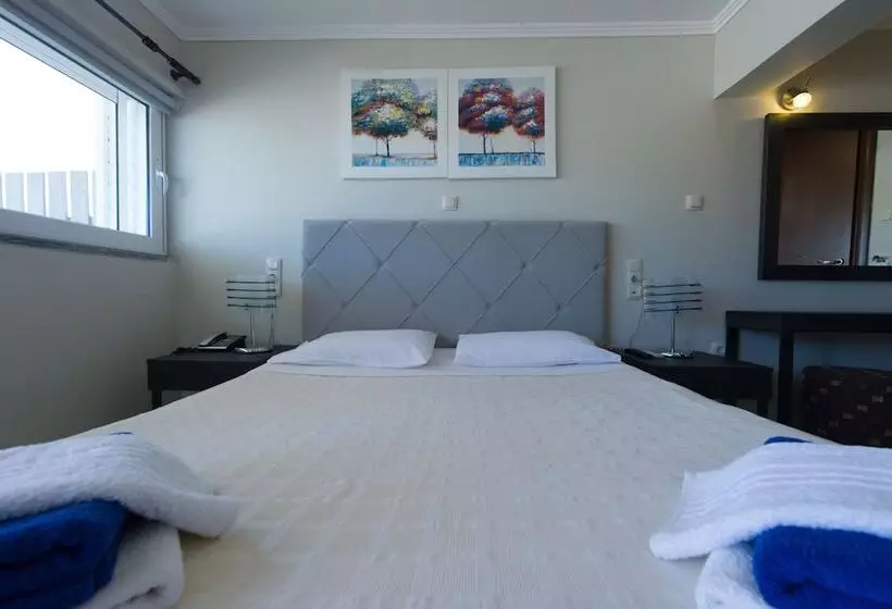 Chambre en Attique, San Nectarios