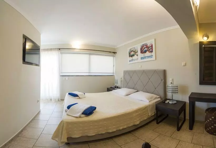 Chambre en Attique, San Nectarios