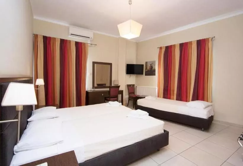 Chambre Triple Standard, San Nectarios