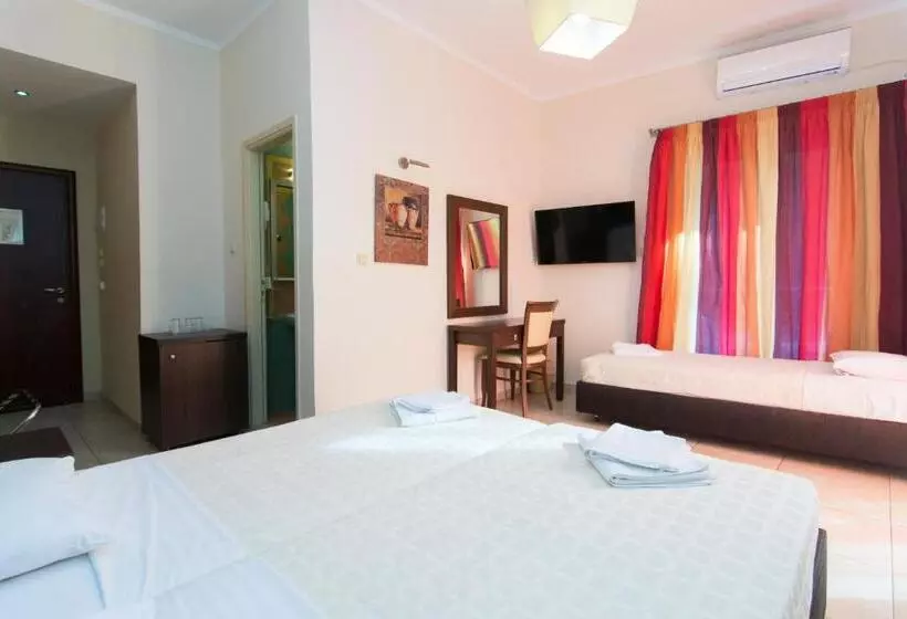 Chambre Triple Standard, San Nectarios