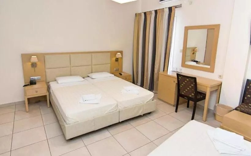 Chambre Triple Standard, San Nectarios