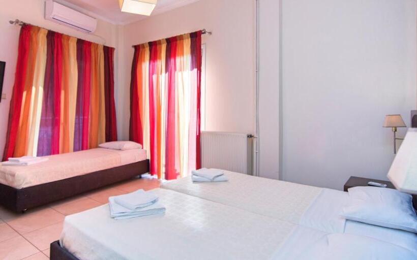 חדר סטנדרט לשלושה, San Nectarios