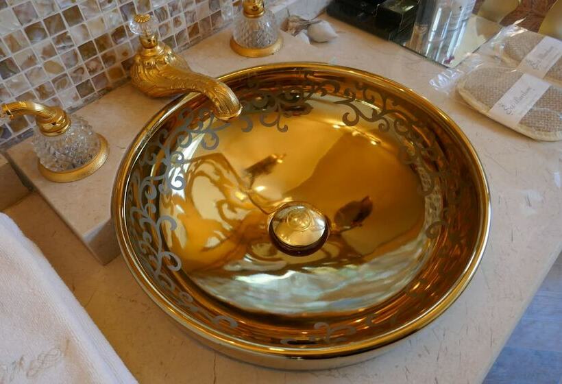 クイーンベッドのデラックスルーム, Su Merdum