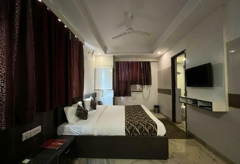 Deluxe Room, Taj Galaxy