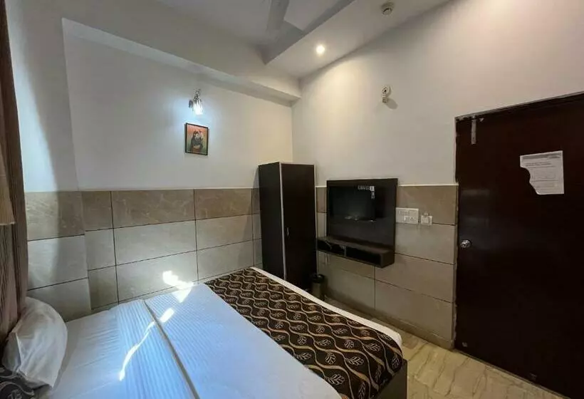 Deluxe Room, Taj Galaxy