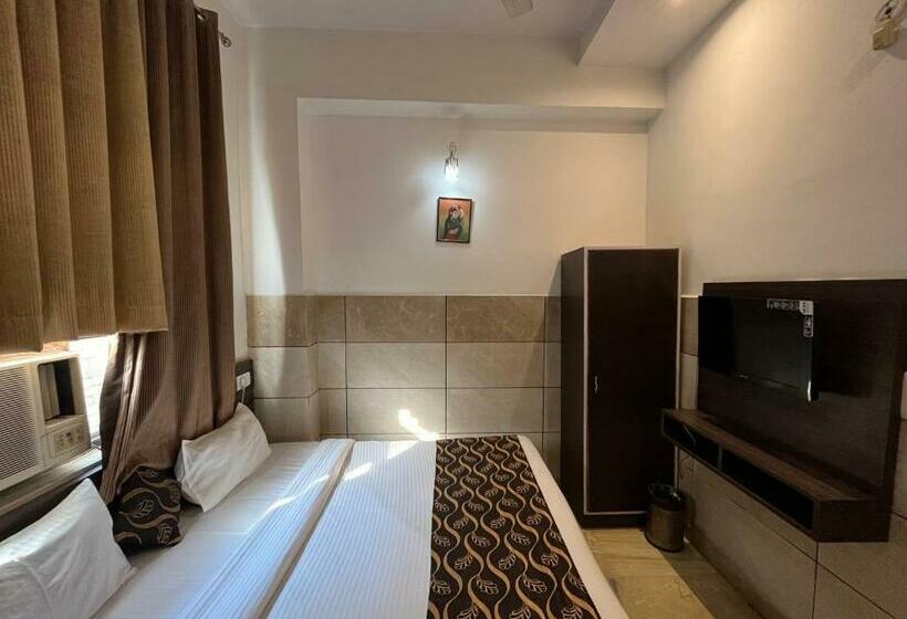 Deluxe Room, Taj Galaxy