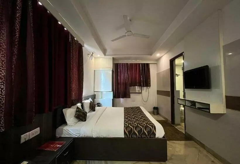 Deluxe Room, Taj Galaxy