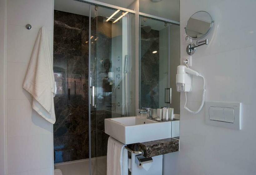 اتاق استاندارد اینتریور, The 7 Hotel, Suites, Studios & Apartments