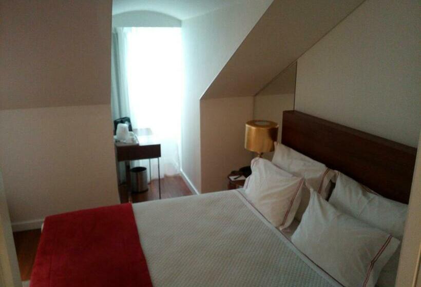 Habitaci�n Est�ndar Abuhardillada, The 7 Hotel, Suites, Studios & Apartments