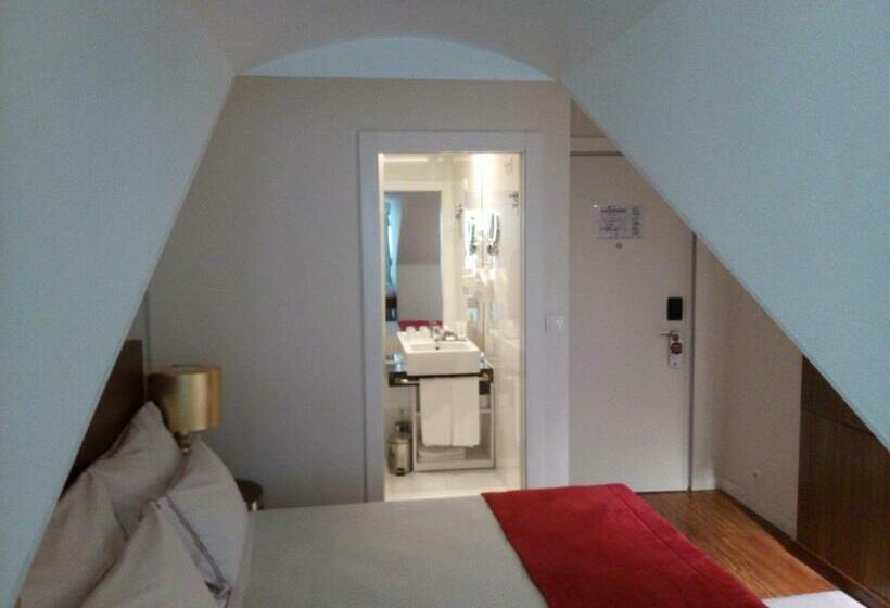 Habitaci�n Est�ndar Abuhardillada, The 7 Hotel, Suites, Studios & Apartments