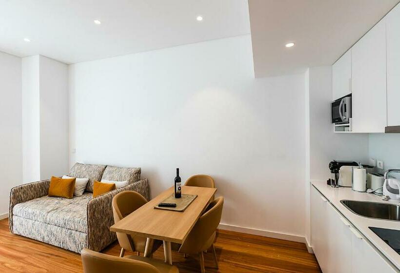 سوییت اجرایی, The 7 Hotel, Suites, Studios & Apartments