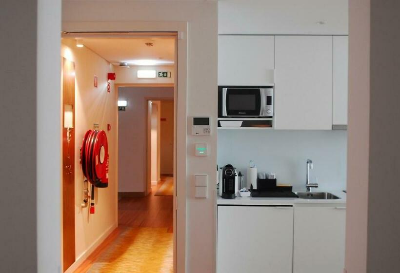 سوییت اجرایی, The 7 Hotel, Suites, Studios & Apartments