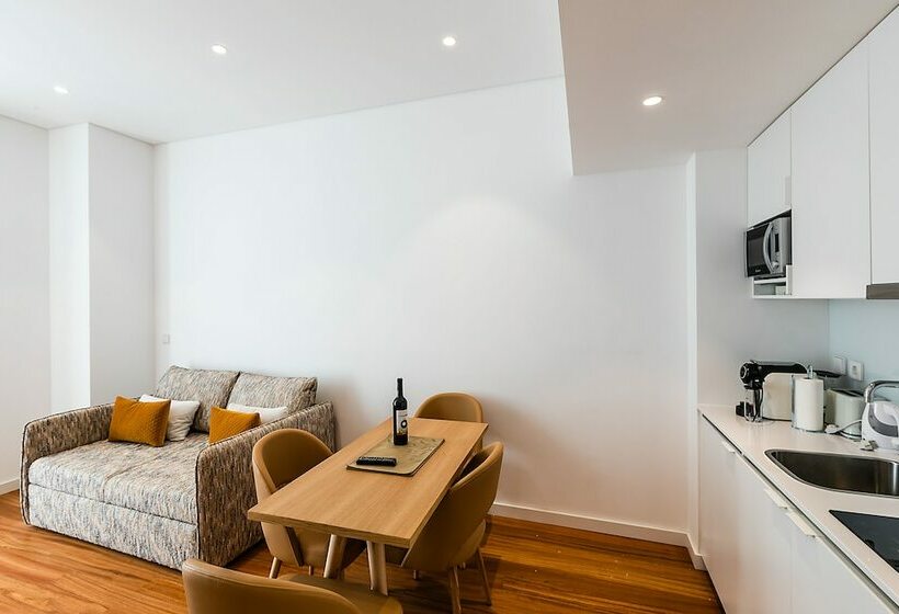 سوییت اجرایی, The 7 Hotel, Suites, Studios & Apartments