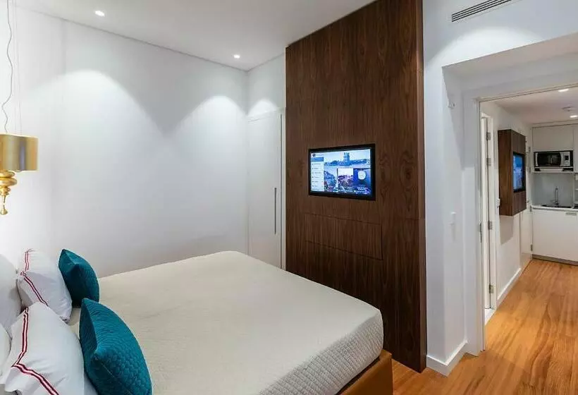 سوئیت جونیور اینتریور, The 7 Hotel, Suites, Studios & Apartments