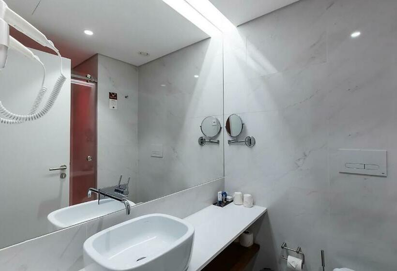 سوئیت جونیور اینتریور, The 7 Hotel, Suites, Studios & Apartments