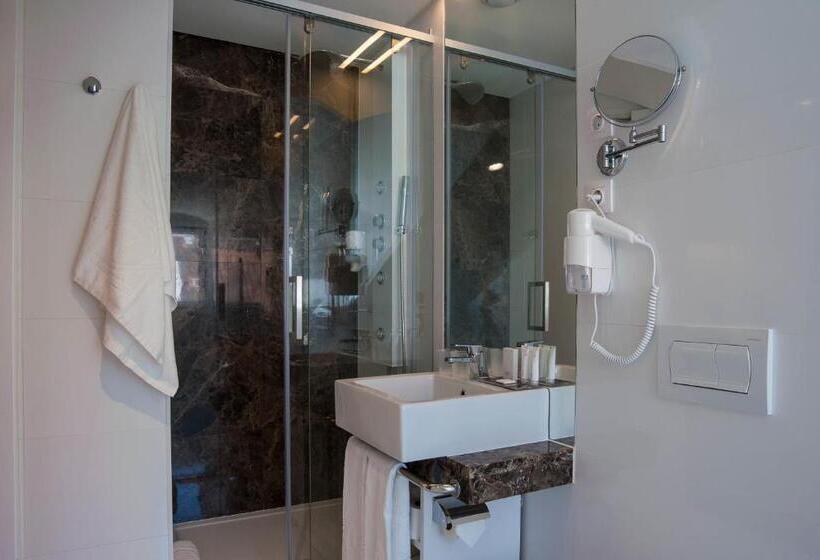 اتاق استاندارد با چشمانداز شهر, The 7 Hotel, Suites, Studios & Apartments