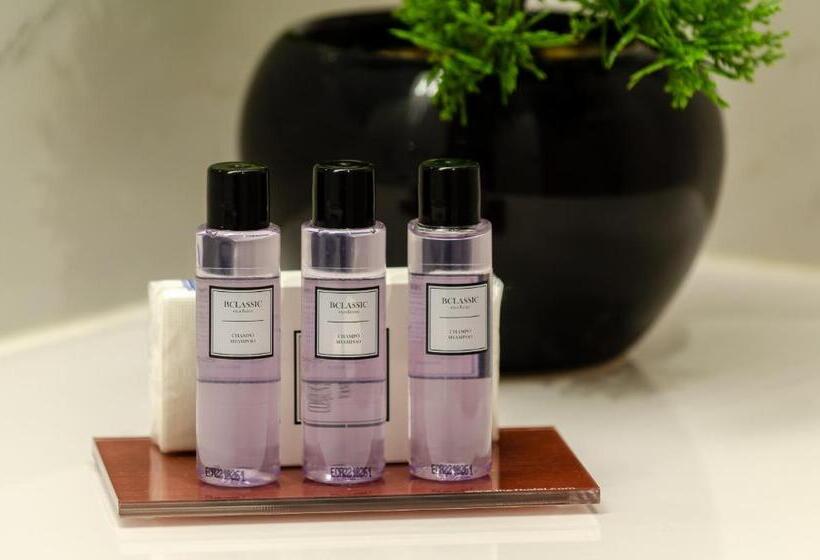 اتاق استاندارد با چشمانداز شهر, The 7 Hotel, Suites, Studios & Apartments