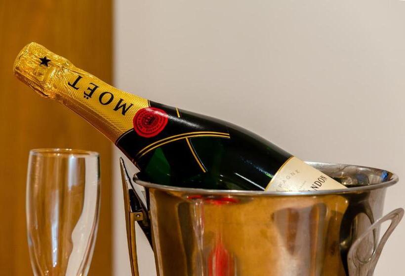 سوییت خانوادگی, The 7 Hotel, Suites, Studios & Apartments