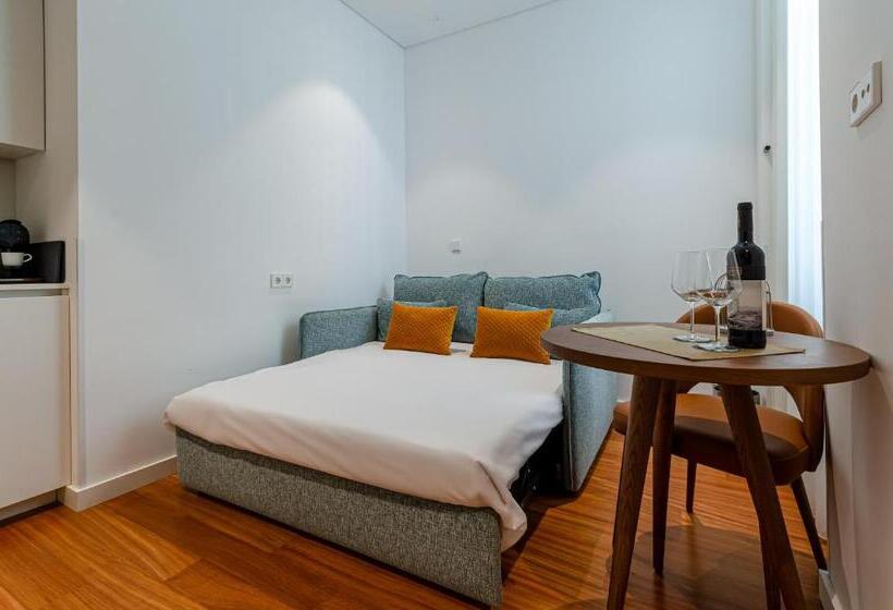 سوئیت جونیور اینتریور, The 7 Hotel, Suites, Studios & Apartments