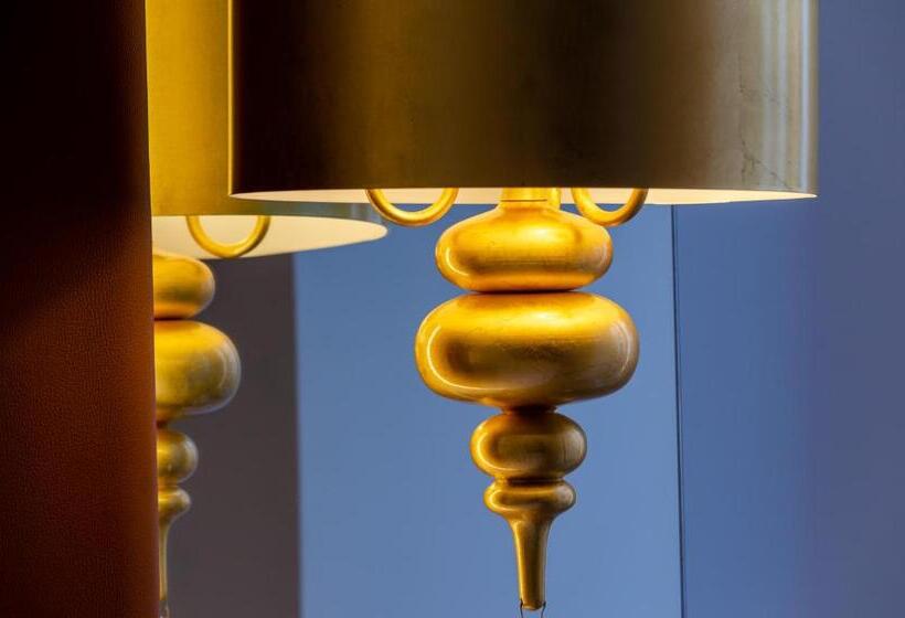 سوئیت جونیور اینتریور, The 7 Hotel, Suites, Studios & Apartments