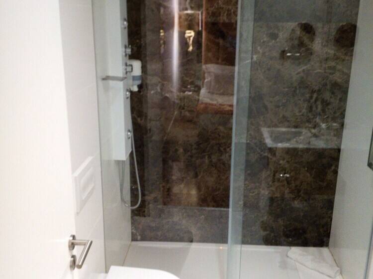 اتاق استاندارد اینتریور, The 7 Hotel, Suites, Studios & Apartments