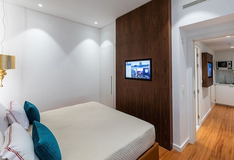 سوئیت جونیور اینتریور, The 7 Hotel, Suites, Studios & Apartments