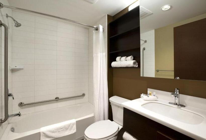 غرفة بيزنس, Microtel Inn & Suites By Wyndham Whitecourt