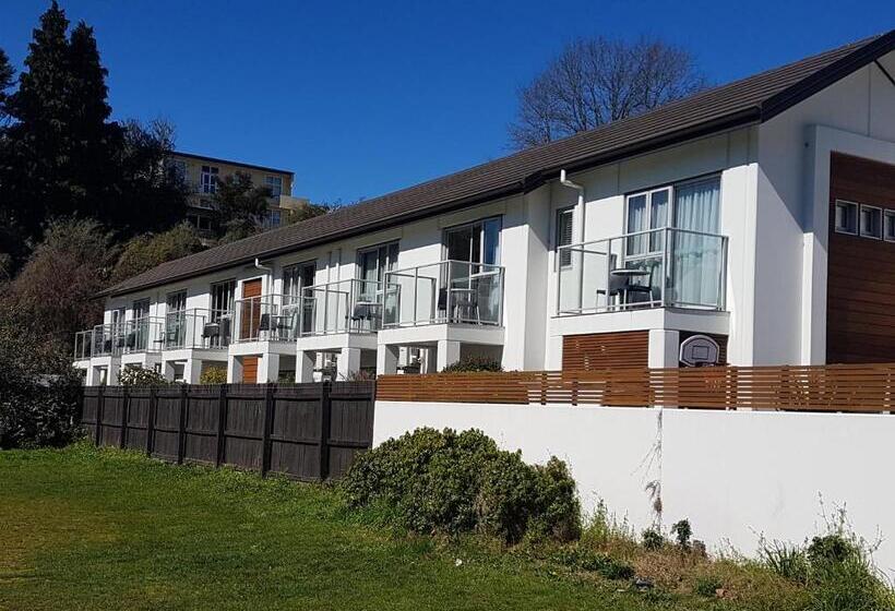 إستوديو ديلوكس, Century Park