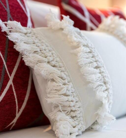 إستوديو ديلوكس, Century Park