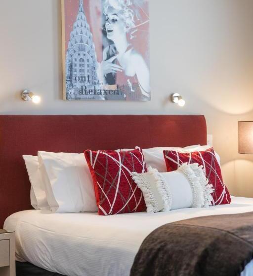 إستوديو ديلوكس, Century Park