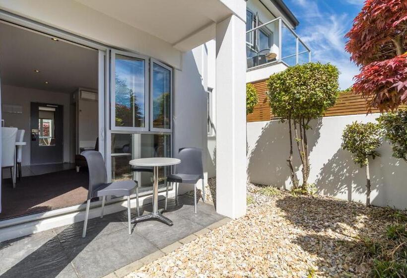 إستوديو ديلوكس, Century Park