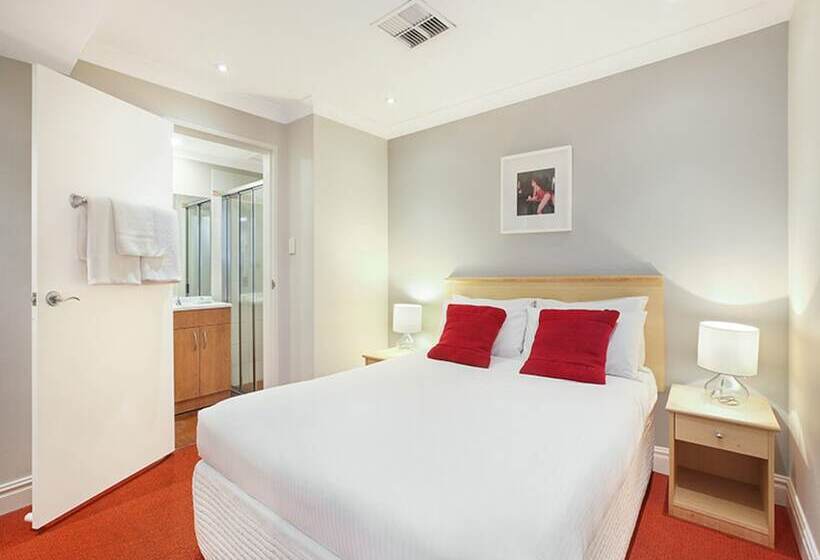 استودیوی لوکس, Sydney Airport Suites