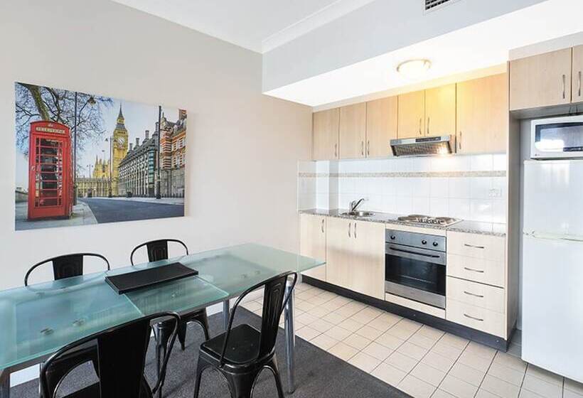 استودیوی لوکس, Sydney Airport Suites