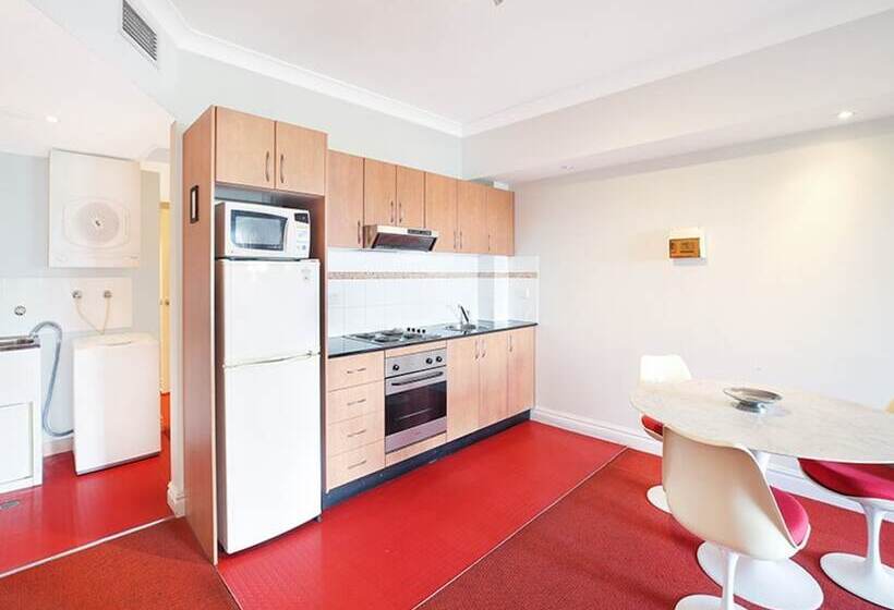 استودیوی لوکس, Sydney Airport Suites